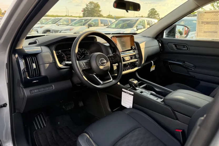 2025 Nissan Pathfinder S photo 1
