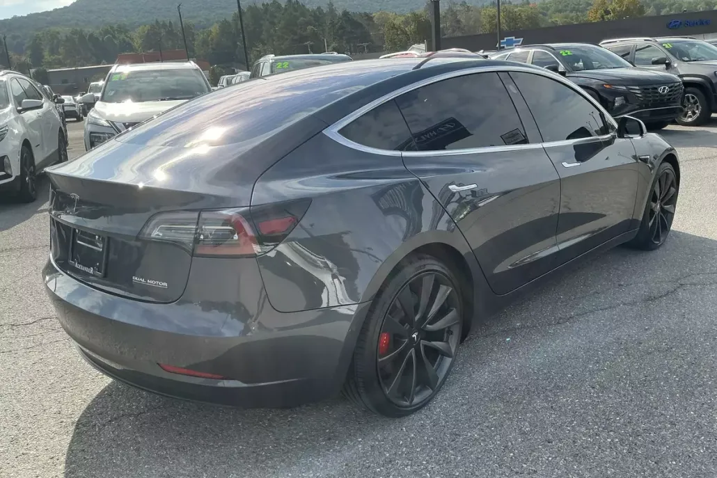 2018 Tesla Model 3 Long Range photo 1