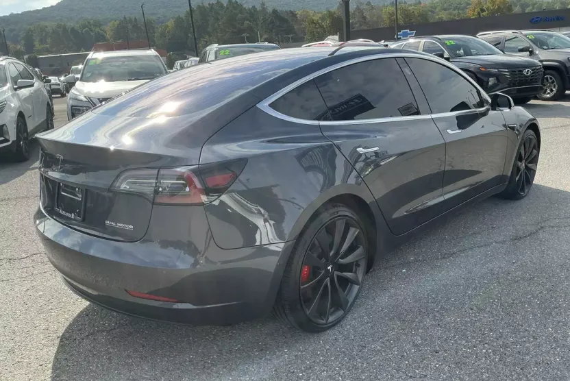 2018 Tesla Model 3 Long Range photo 1