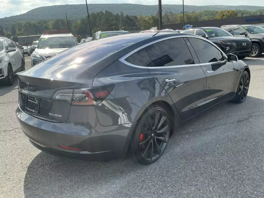 2018 Tesla Model 3 Long Range photo 1