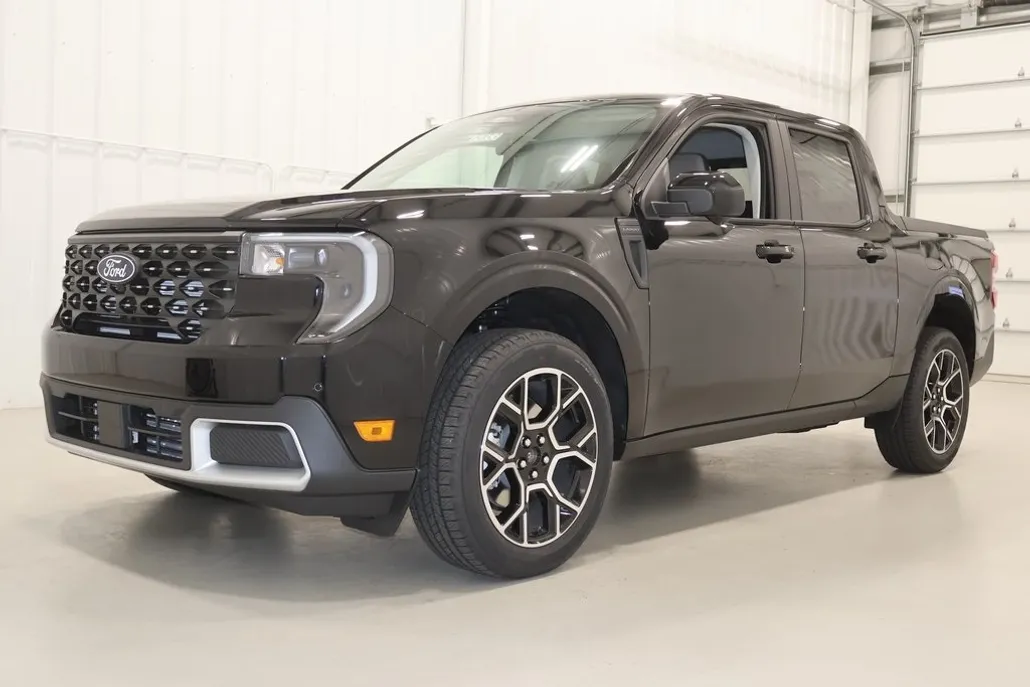 2025 Ford Maverick Lariat photo 1
