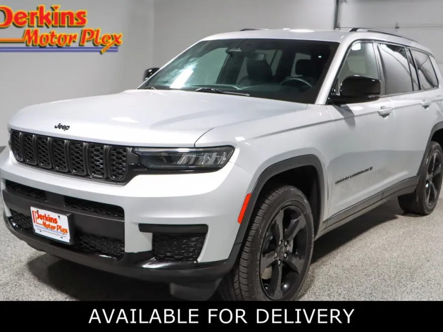 2023 Jeep Grand Cherokee Laredo Altitude photo 1