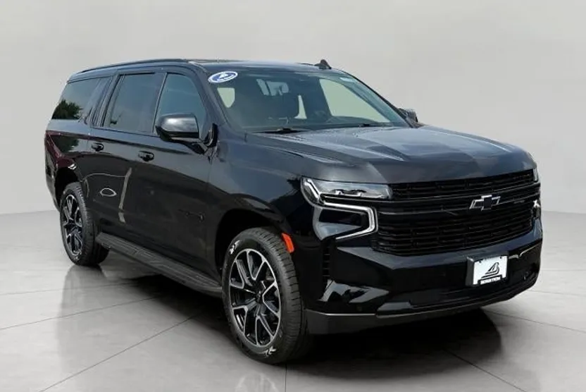 2023 Chevrolet Suburban RST photo 1