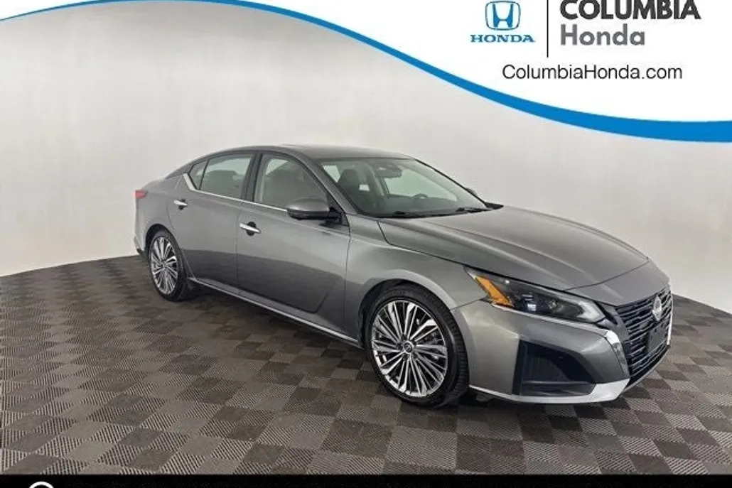 2023 Nissan Altima 2.5 SL photo 1