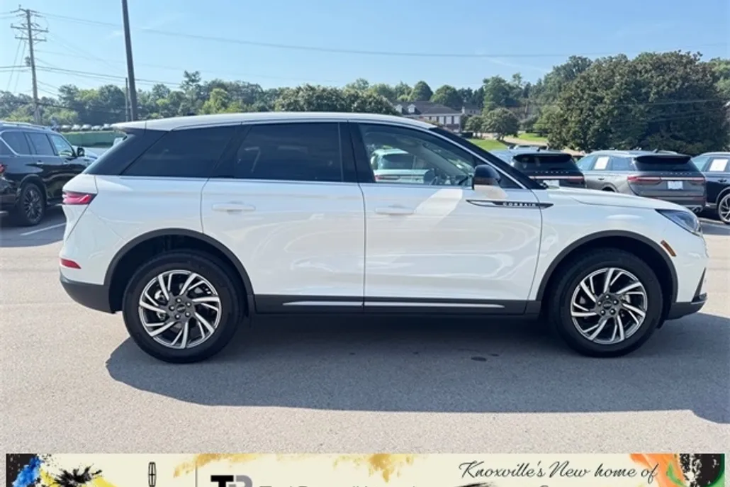 2025 Lincoln Corsair Premiere photo 1