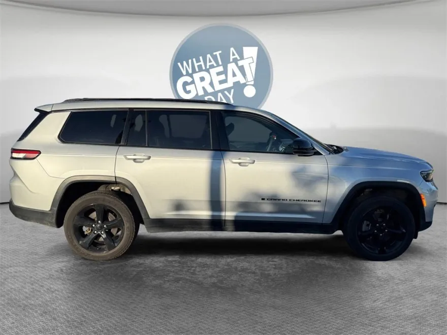2023 Jeep Grand Cherokee Altitude photo 1