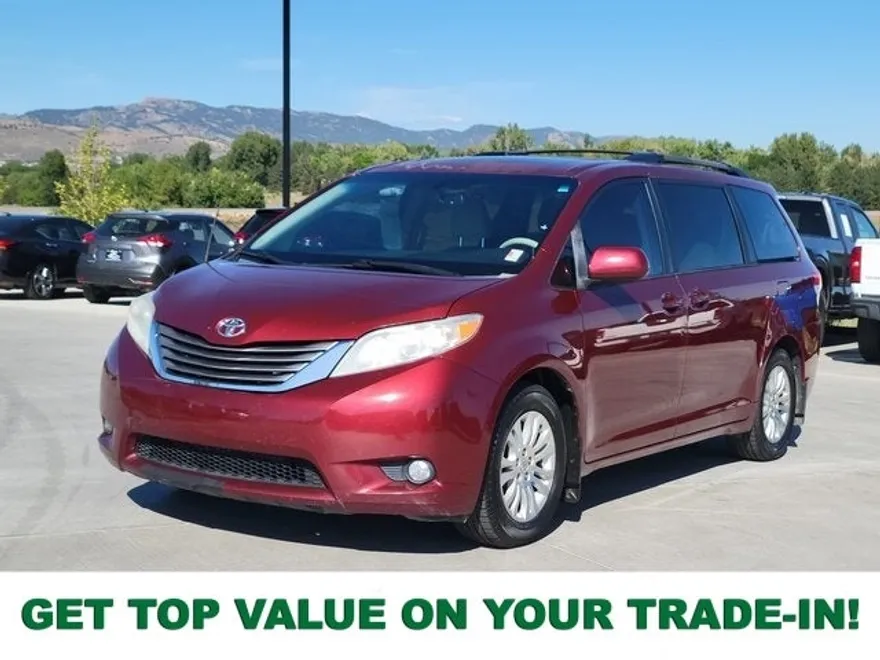 2013 Toyota Sienna XLE photo 1