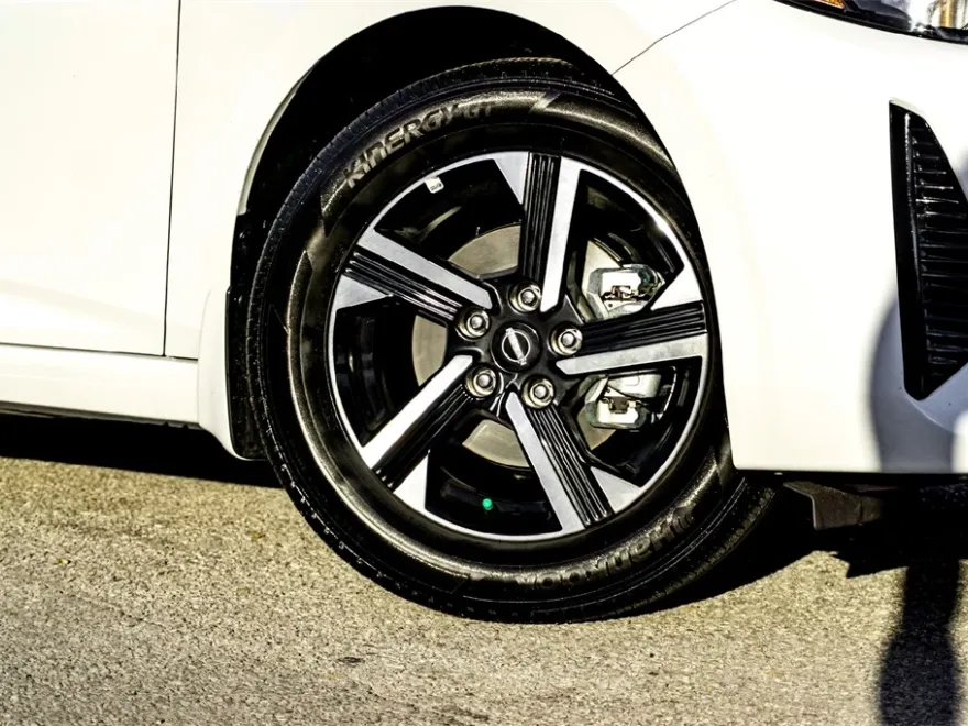 2025 Nissan Sentra SV photo 1