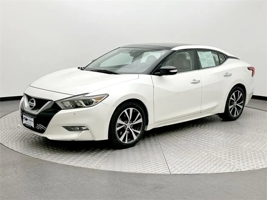 2016 Nissan Maxima SV photo 1