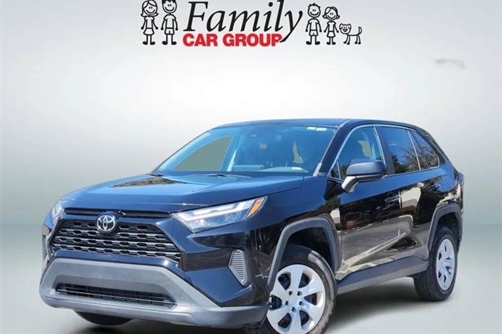 2024 Toyota RAV4 LE photo 1