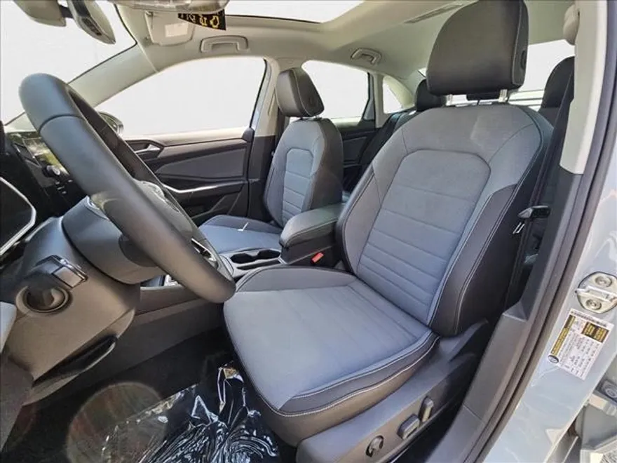 2025 Volkswagen Jetta SE photo 1
