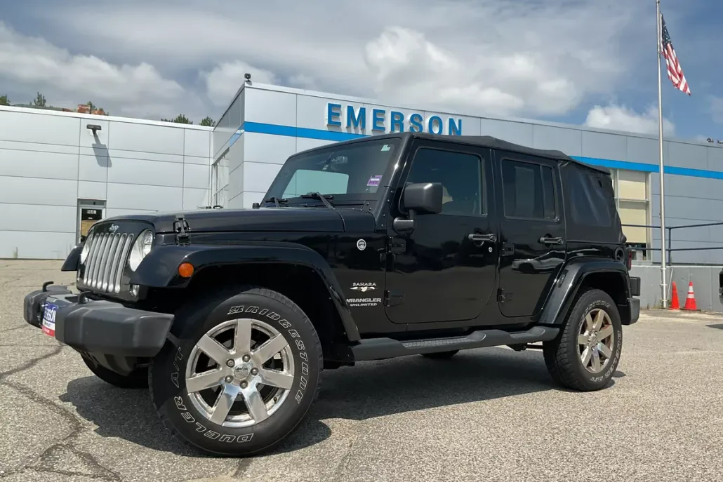 2017 Jeep Wrangler Unlimited Sahara photo 1