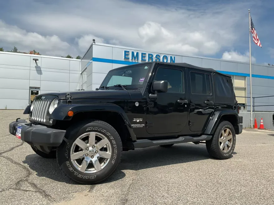 2017 Jeep Wrangler Unlimited Sahara photo 1