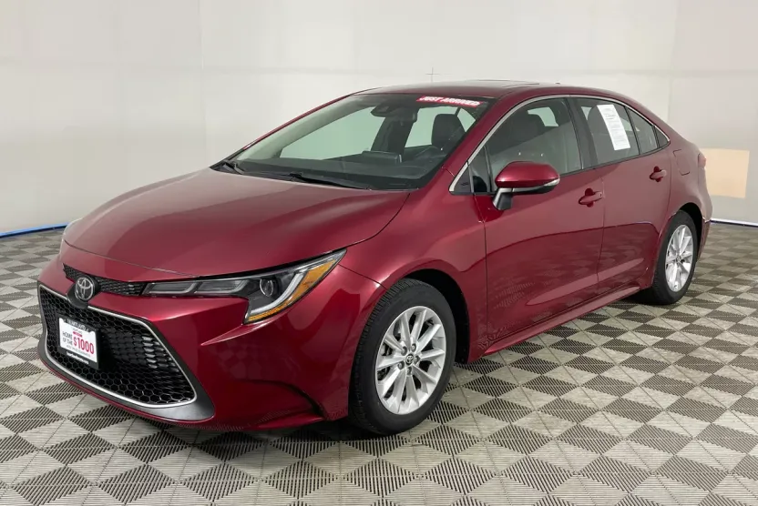 2022 Toyota Corolla XLE photo 1