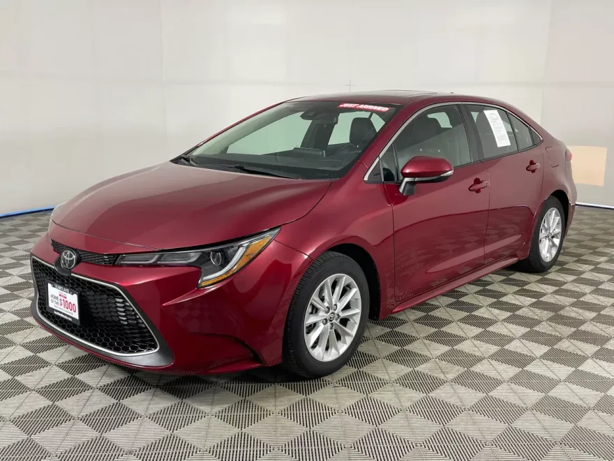 2022 Toyota Corolla XLE photo 1