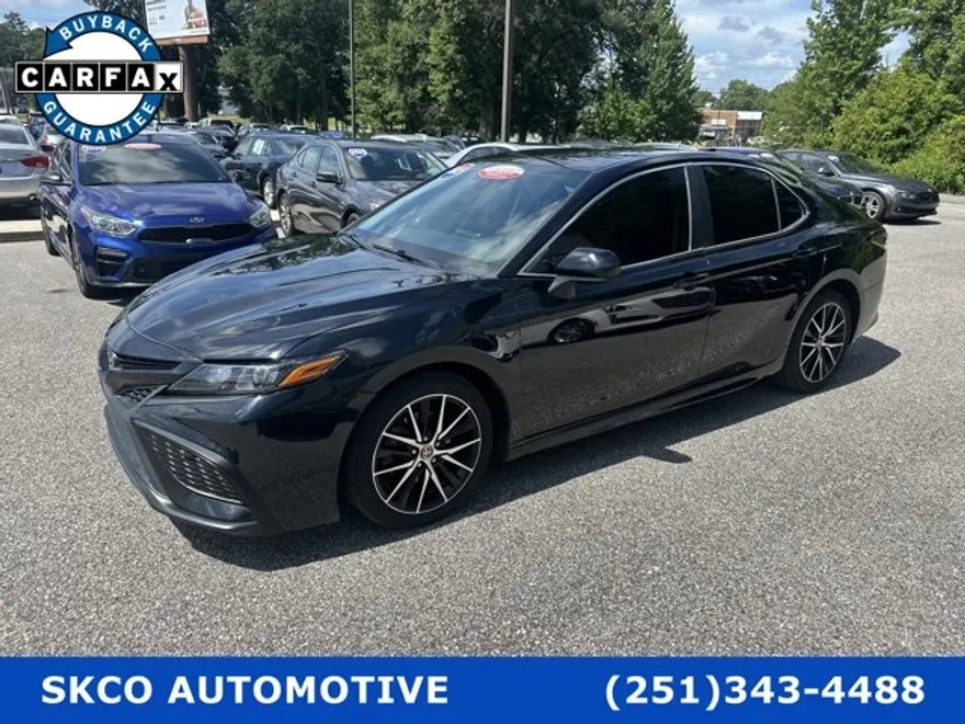 2021 Toyota Camry SE photo 1