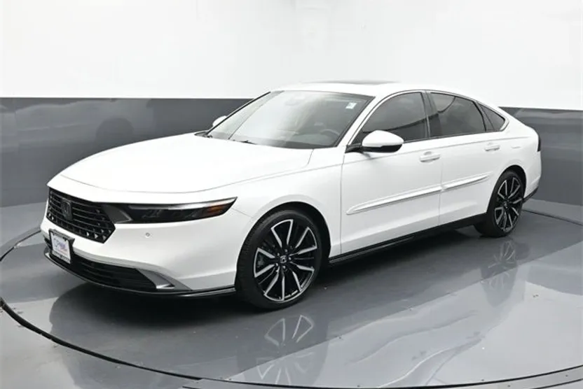 2024 Honda Accord Hybrid Touring photo 1