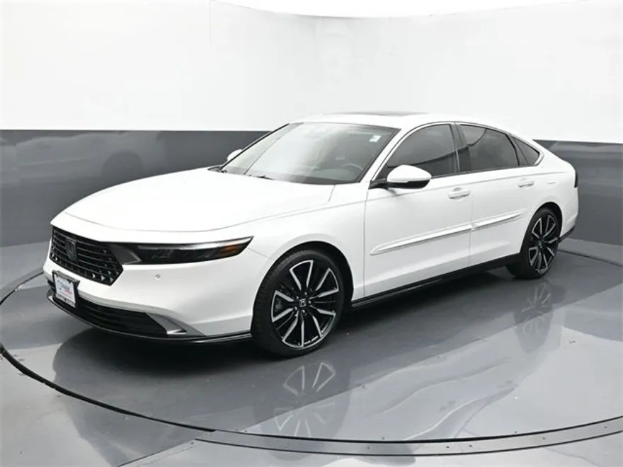 2024 Honda Accord Hybrid Touring photo 1