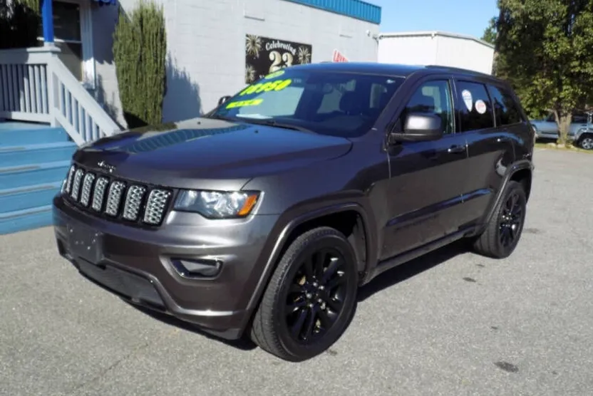2020 Jeep Grand Cherokee Laredo photo 1