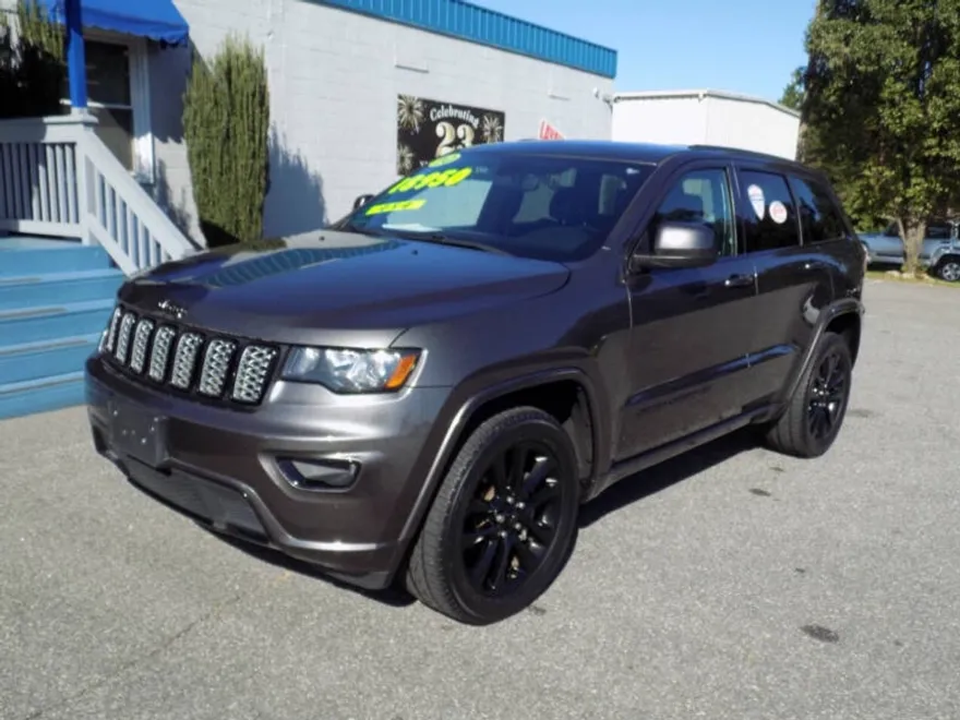 2020 Jeep Grand Cherokee Laredo photo 1