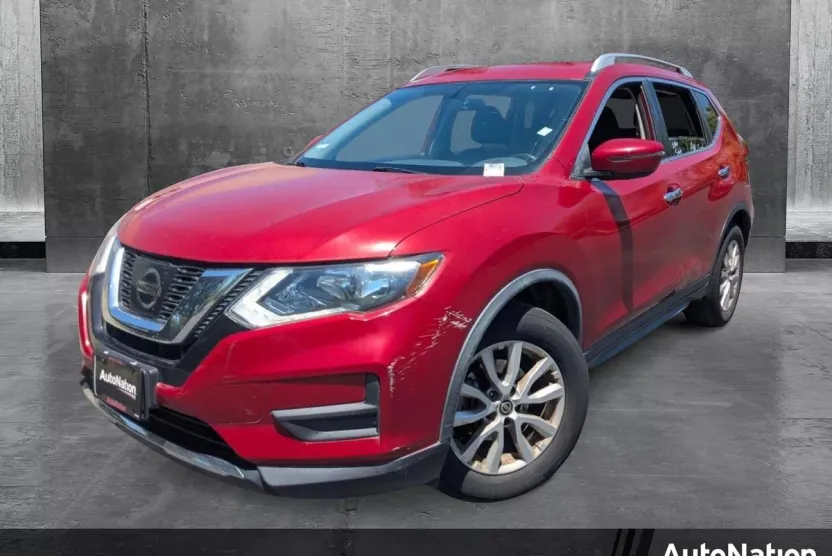 2017 Nissan Rogue SV photo 1