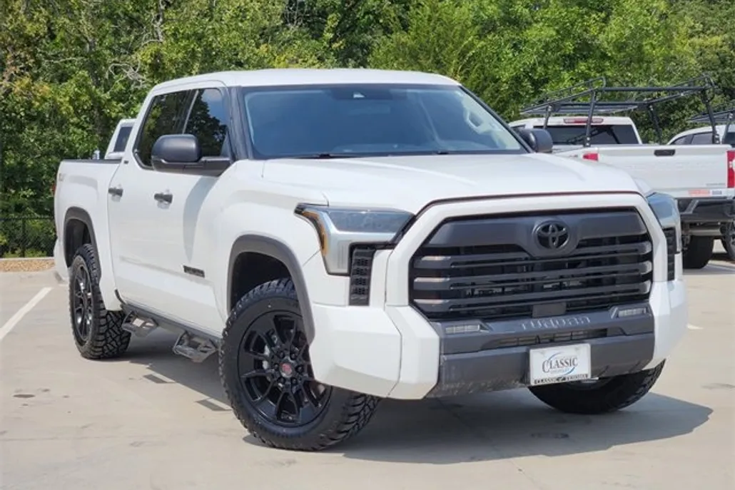 2023 Toyota Tundra SR5 photo 1