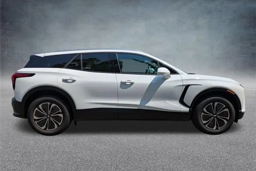 2025 Chevrolet Blazer EV photo 1