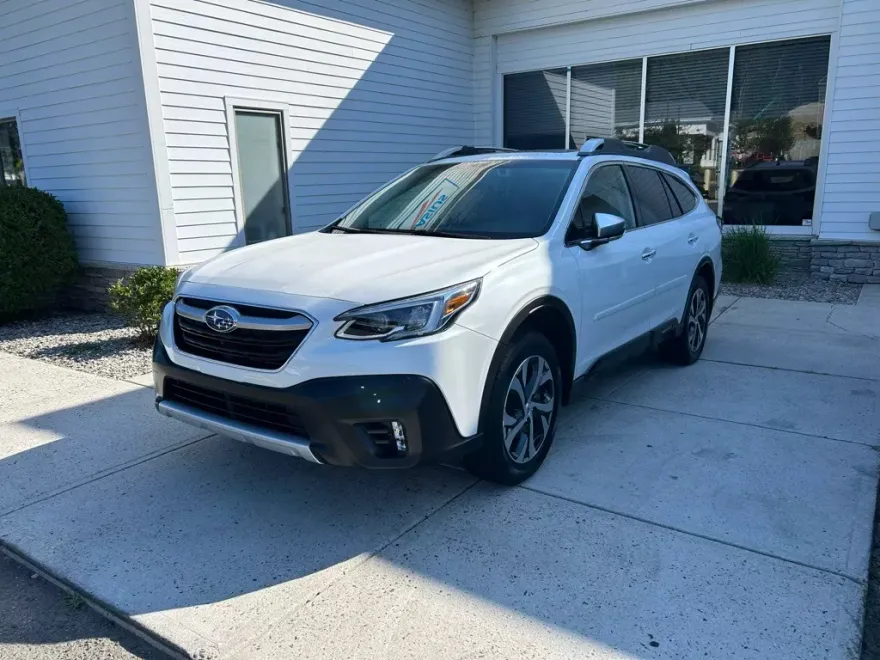2020 Subaru Outback Touring photo 1