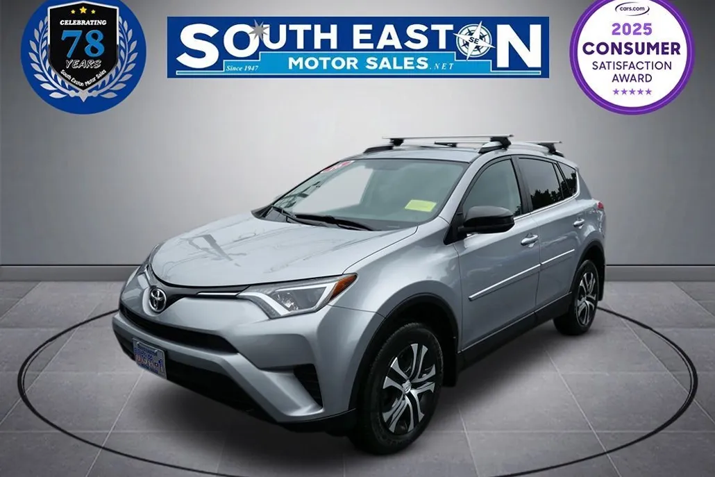 2016 Toyota RAV4 LE photo 1