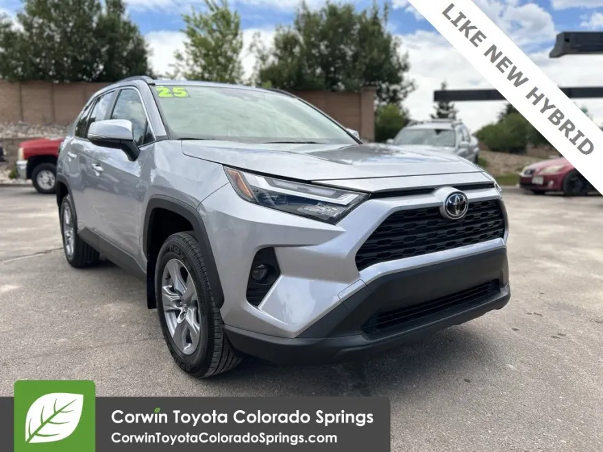 2025 Toyota RAV4 Hybrid XLE photo 1