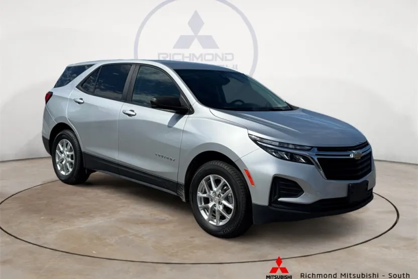 2022 Chevrolet Equinox LS photo 1