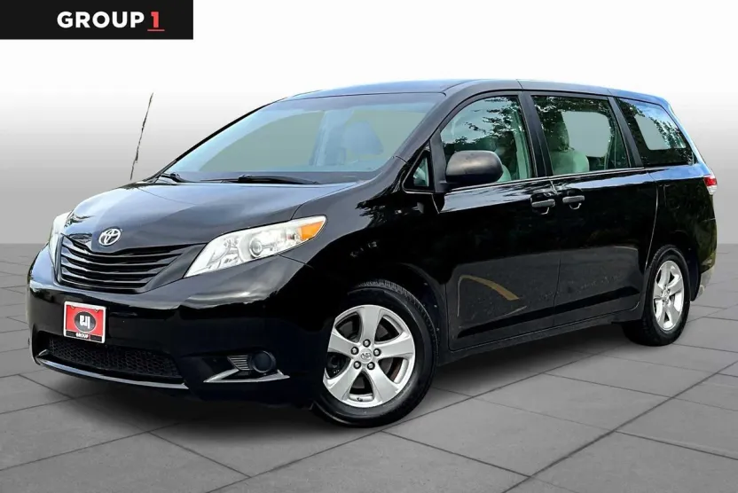 2013 Toyota Sienna L photo 1
