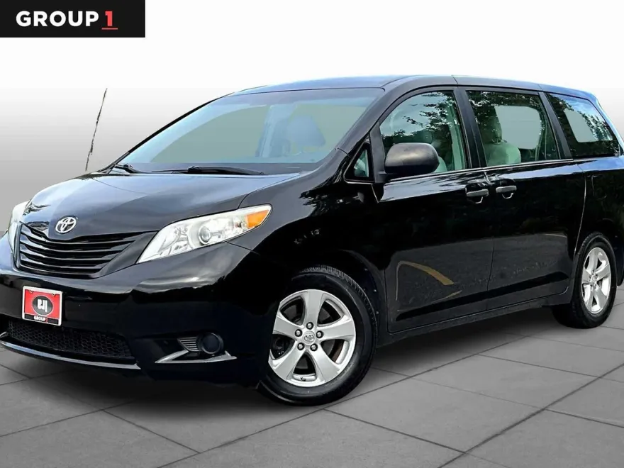 2013 Toyota Sienna L photo 1