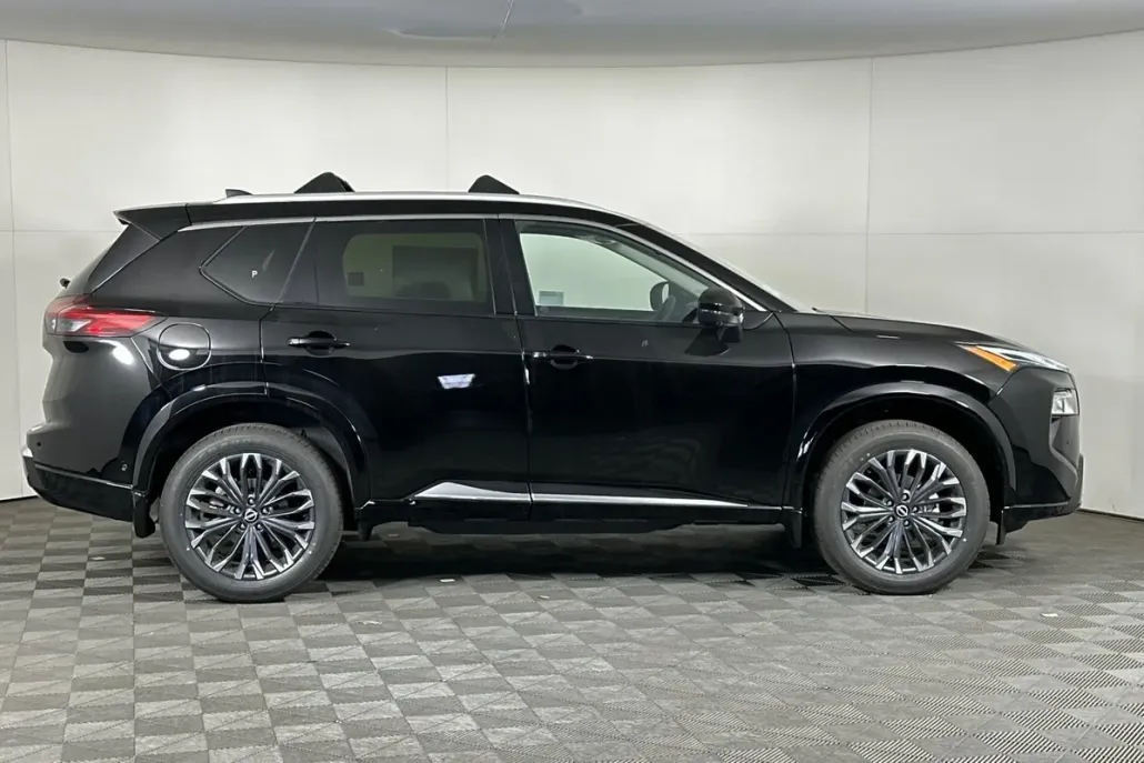 2025 Nissan Rogue Platinum photo 1