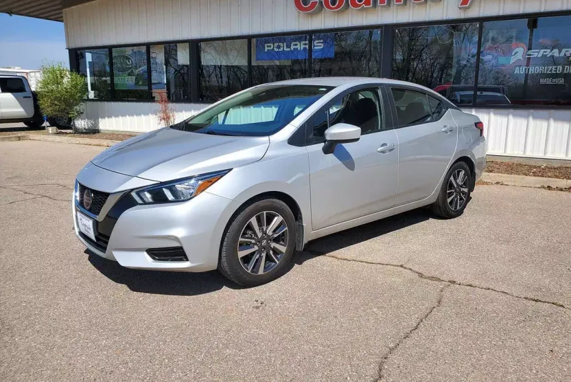 2022 Nissan Versa SV Sedan photo 1
