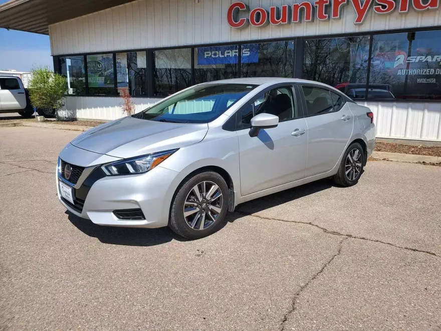 2022 Nissan Versa SV Sedan photo 1