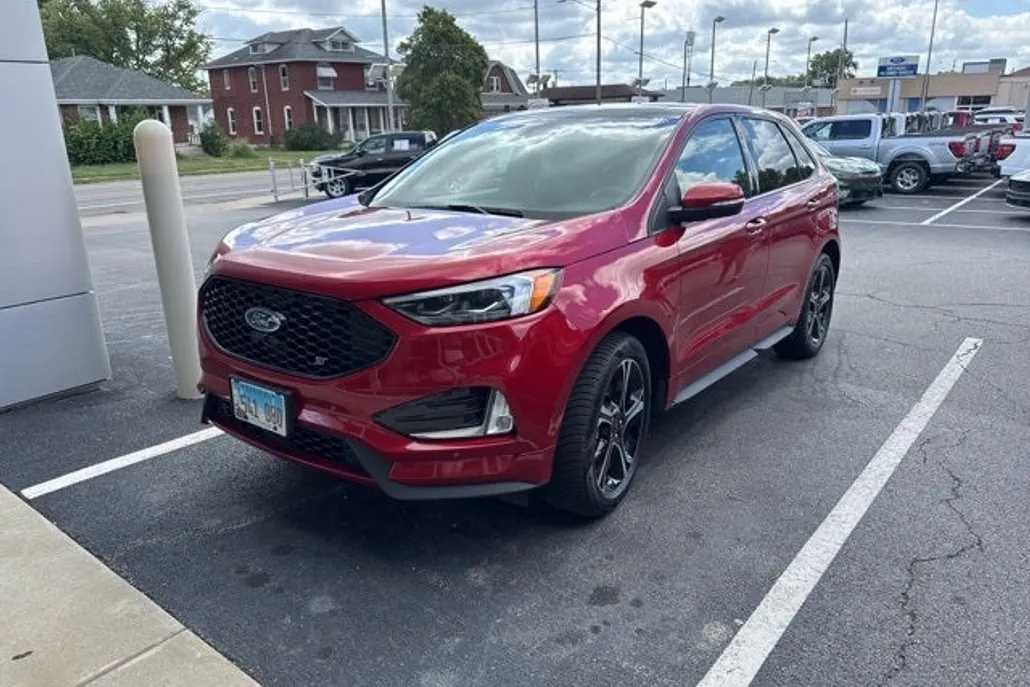 2020 Ford Edge ST photo 1
