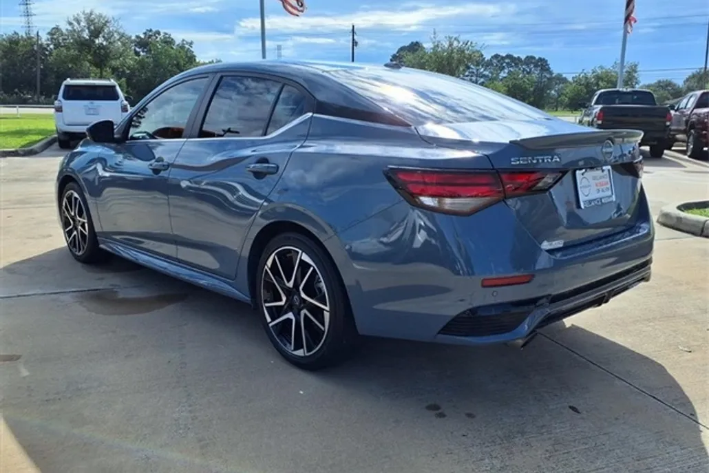 2024 Nissan Sentra SR photo 1