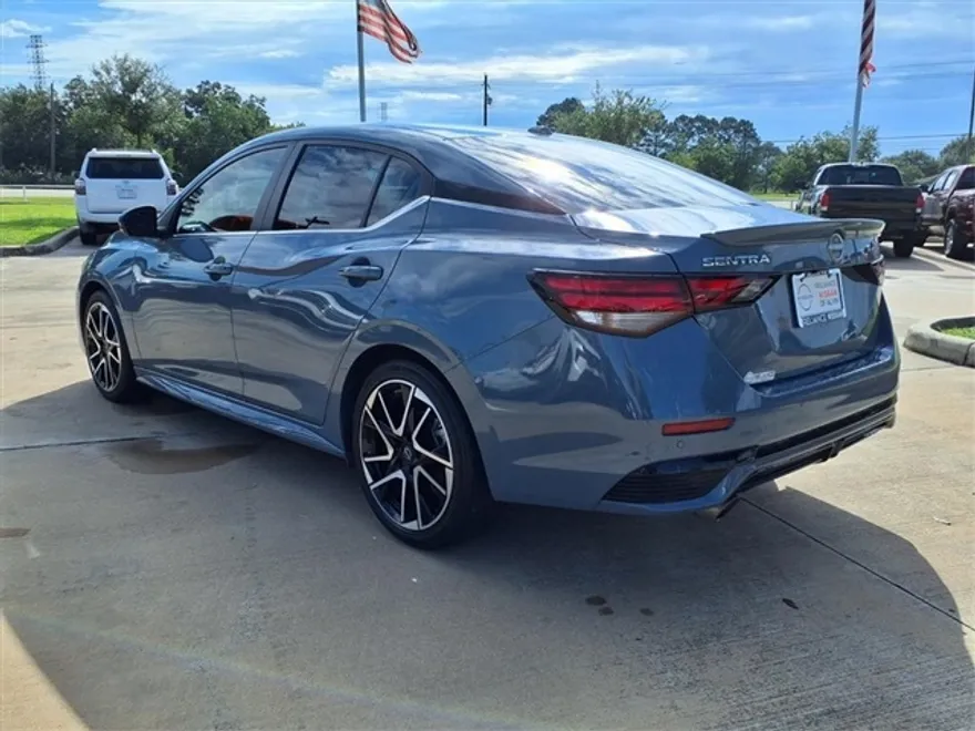 2024 Nissan Sentra SR photo 1