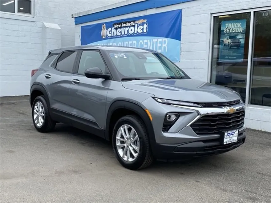 2025 Chevrolet Trailblazer LS photo 1