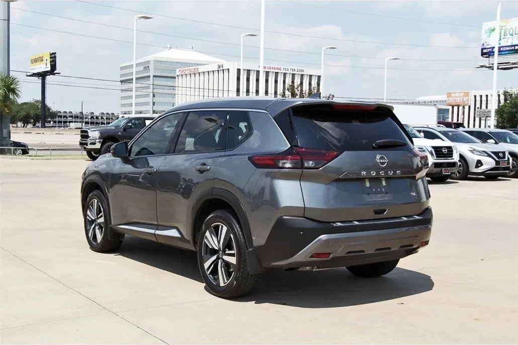 2023 Nissan Rogue SL photo 1