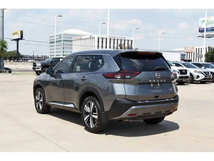 2023 Nissan Rogue SL photo 1