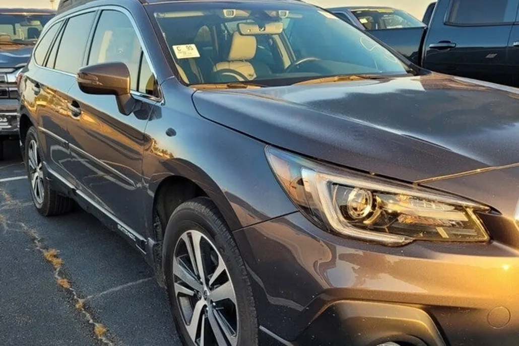 2019 Subaru Outback 2.5i Limited photo 1