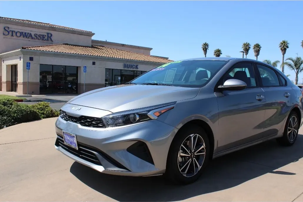2023 Kia Forte LXS photo 1