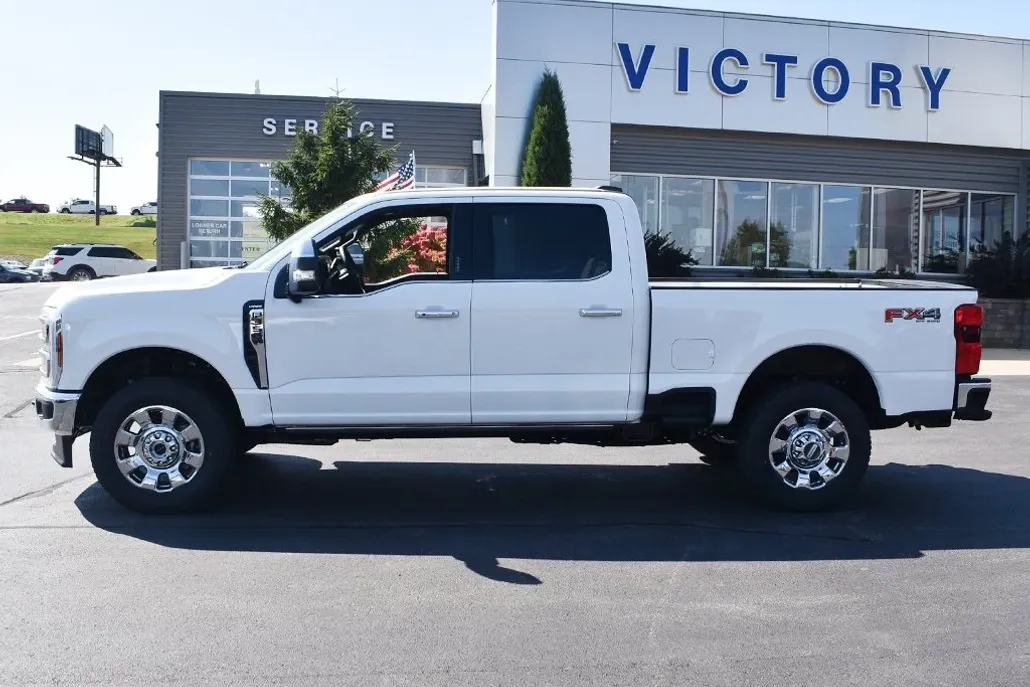 2026 Ford F-350 Lariat photo 1