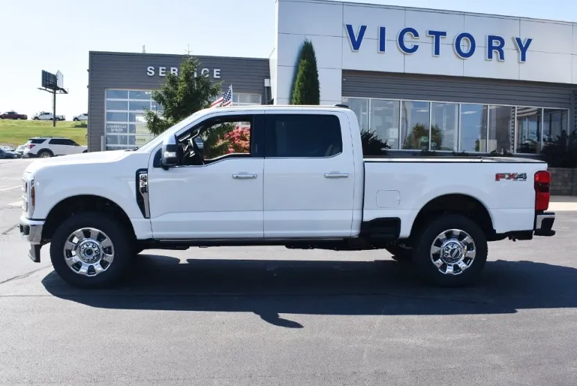 2026 Ford F-350 Lariat photo 1