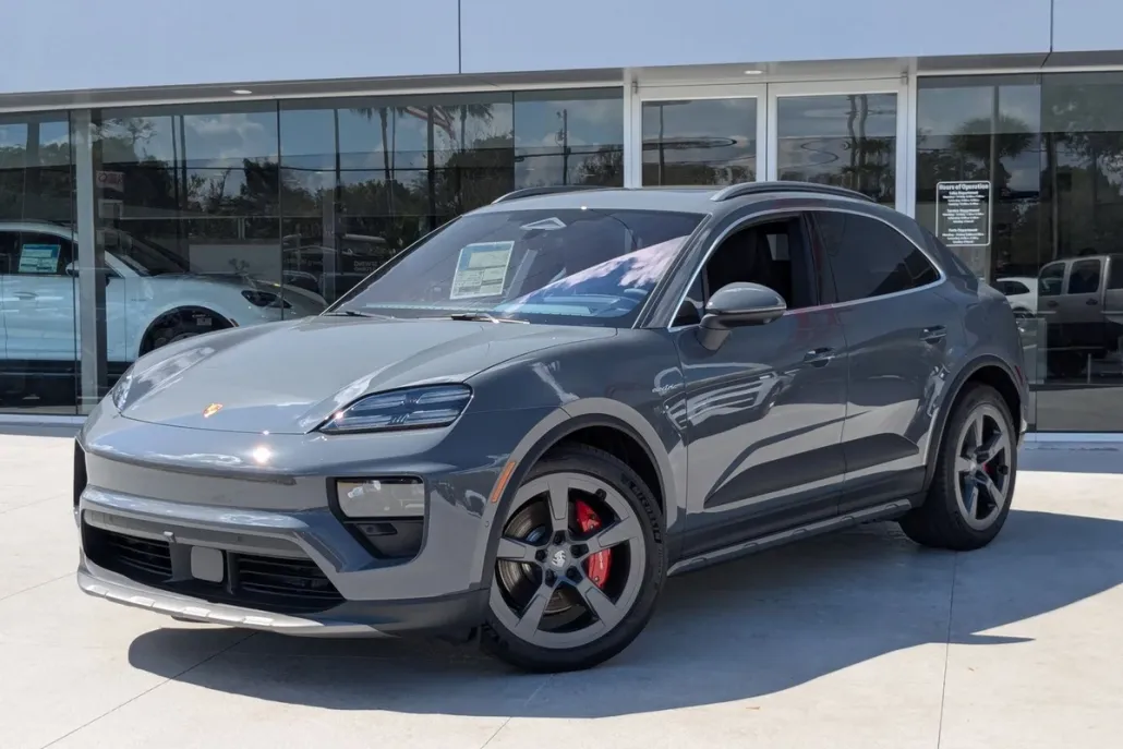 2025 Porsche Macan Electric photo 1