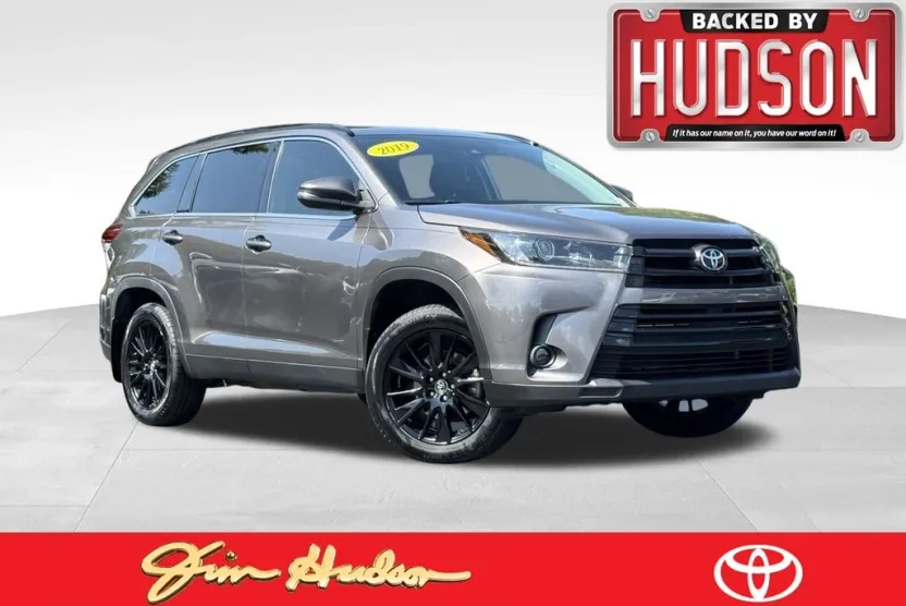 2019 Toyota Highlander SE photo 1