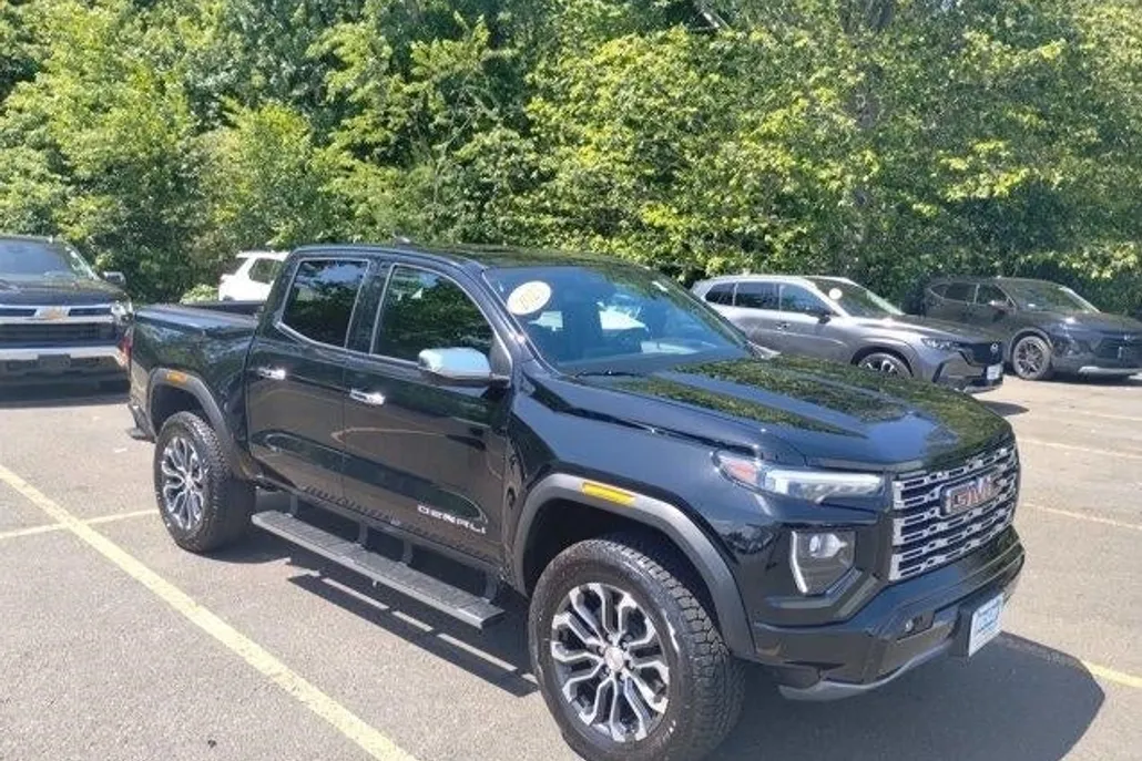 2025 Gmc Canyon Denali photo 1