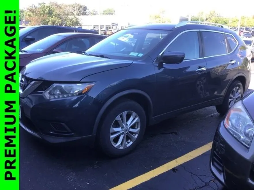 2016 Nissan Rogue SV photo 1